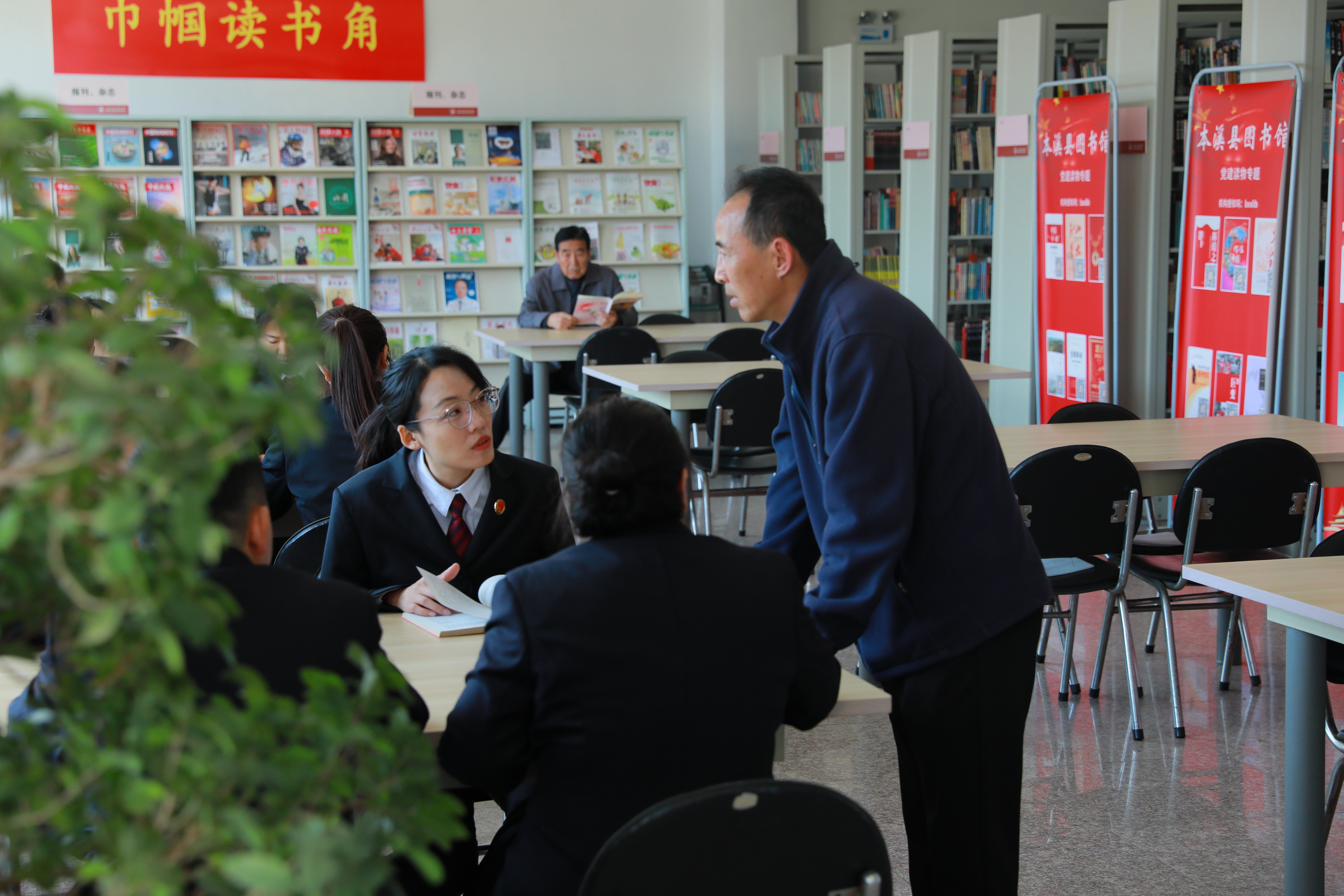 墨香润初心 书香砺担当__检察干警走进图书馆赴阅读之约